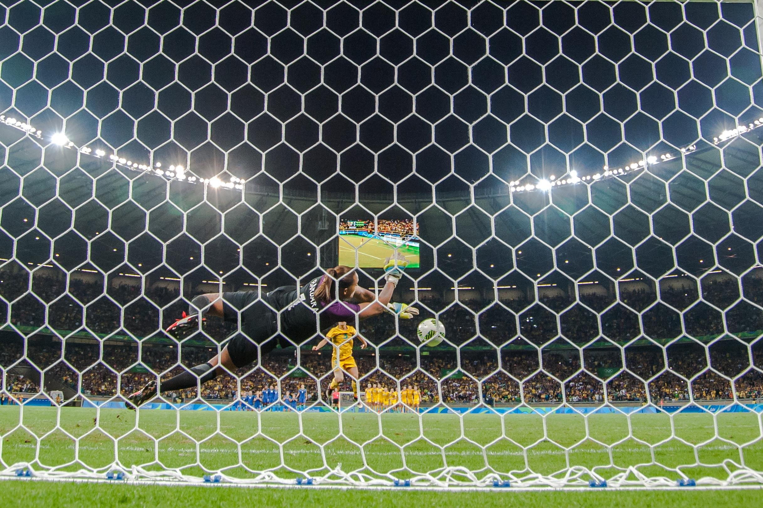 Jogo dram&aacute;tico terminou empatado em 0 a 0 e ainda teve penalidade perdida por Marta antes da goleira salvar