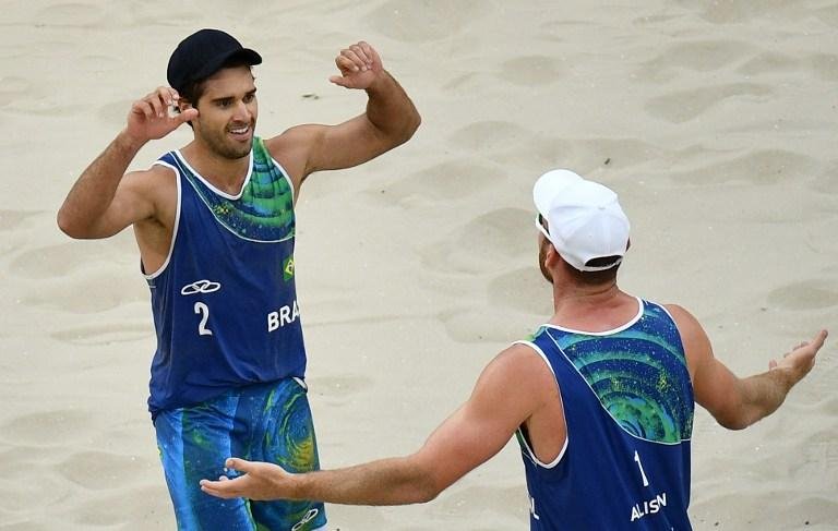 Alison/Bruno vence dupla espanhola com autoridade no v&ocirc;lei de praia