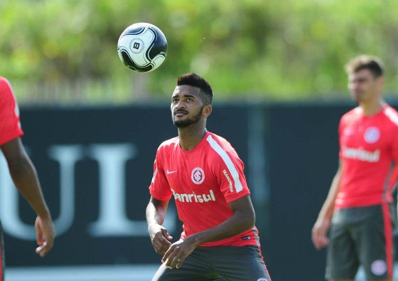 Artur define Roth como detalhista e aprova estilo cobrador do novo t&eacute;cnico 