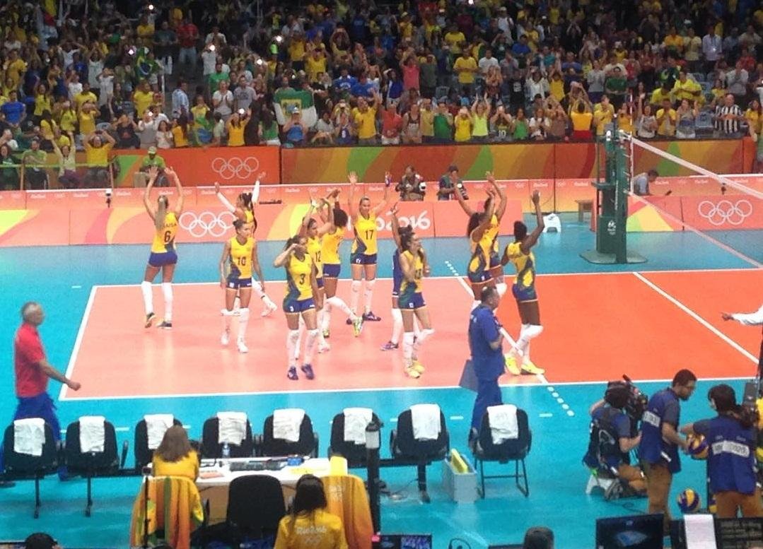 Acompanhe o jogo da sele&ccedil;&atilde;o feminina de v&ocirc;lei