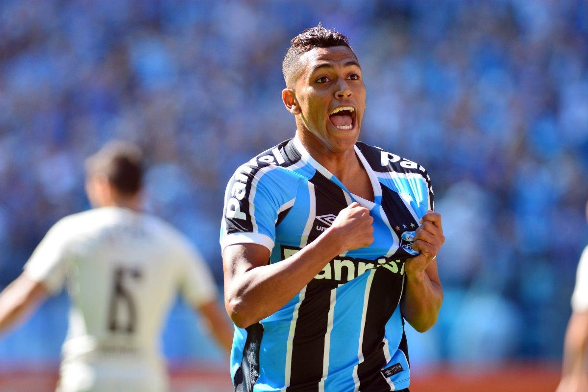 Pedro Rocha abriu o placar na goleada do Gr&ecirc;mio sobre o Corinthians, advers&aacute;rio direto pelo t&iacute;tulo