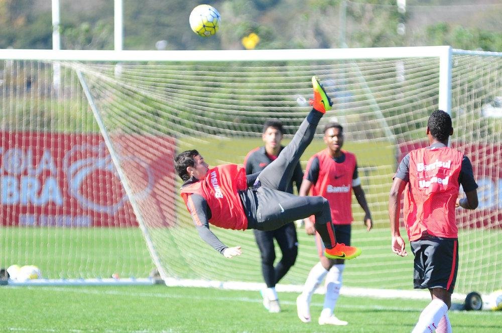 Seijas durante treino do Inter na manh&atilde; deste domingo