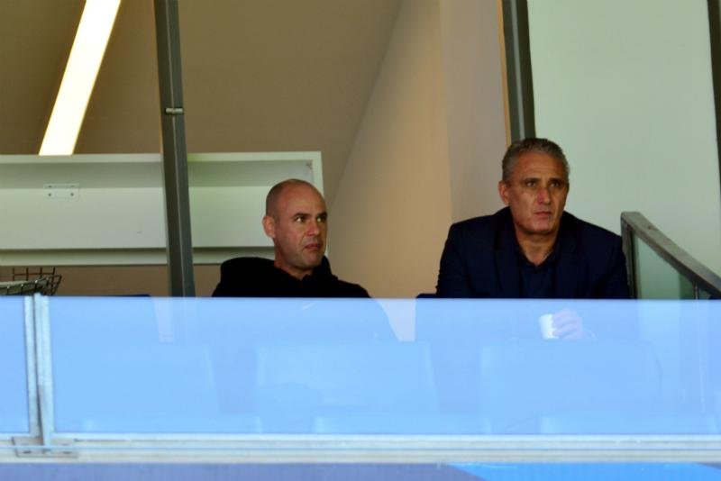 T&eacute;cnico Tite assistiu a goleada do Gr&ecirc;mio sobre o Corinthians, na Arena, neste domingo
