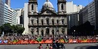 Público protesta contra Temer durante maratona feminina no Rio 