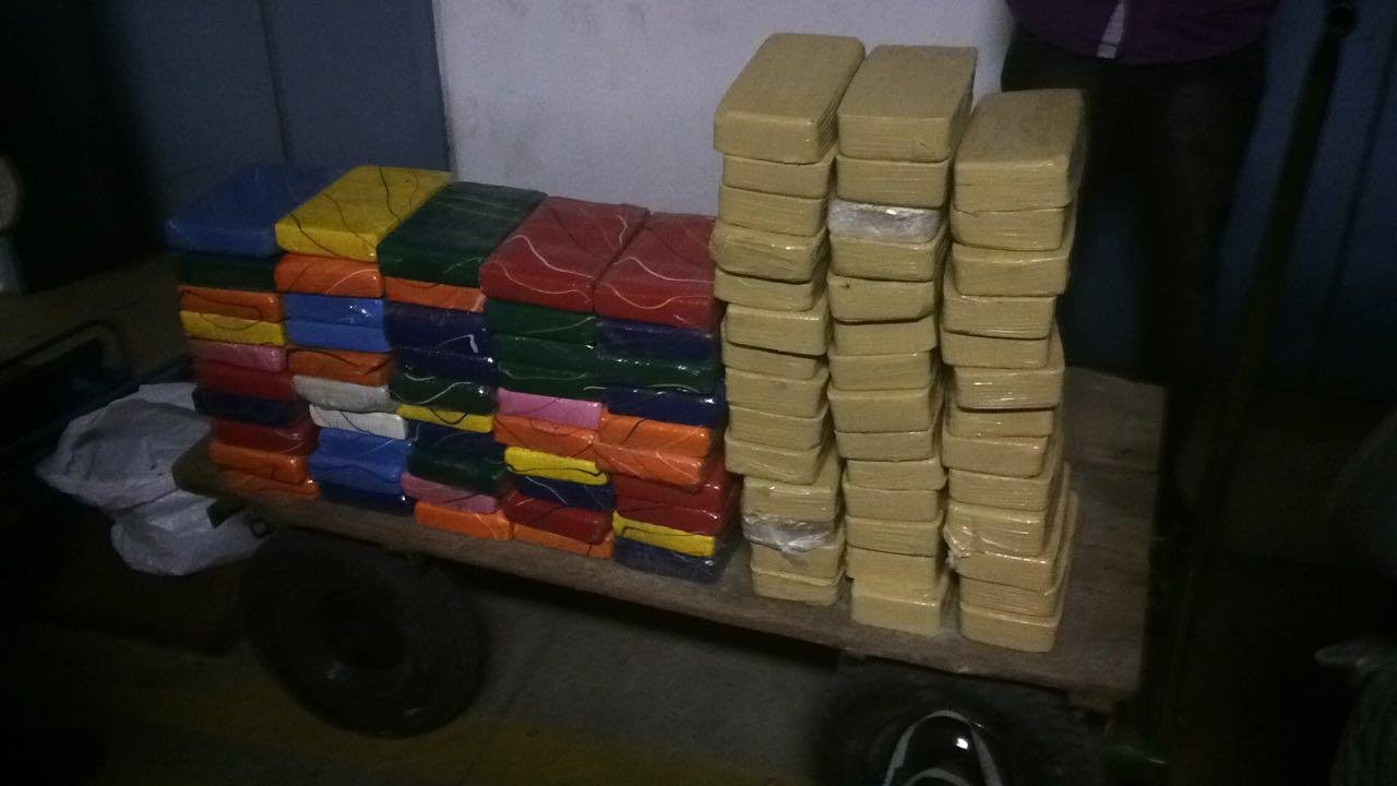 Droga estava escondida em ve&iacute;culo