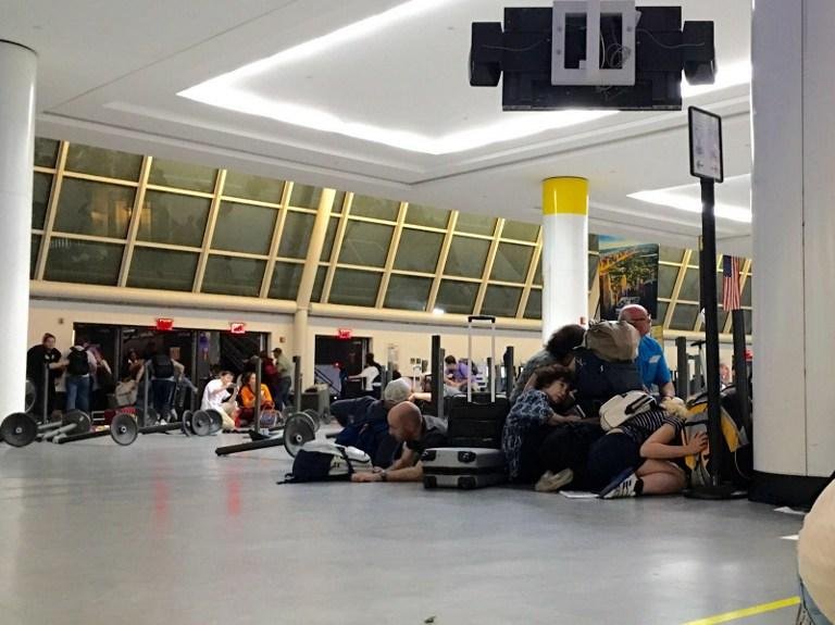 Alerta de tiros provoca evacua&ccedil;&atilde;o em massa em aeroporto dos EUA 