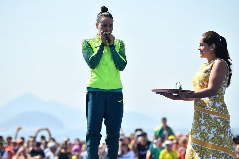 Francesa foi desclassificada e brasileira conquistou a medalha