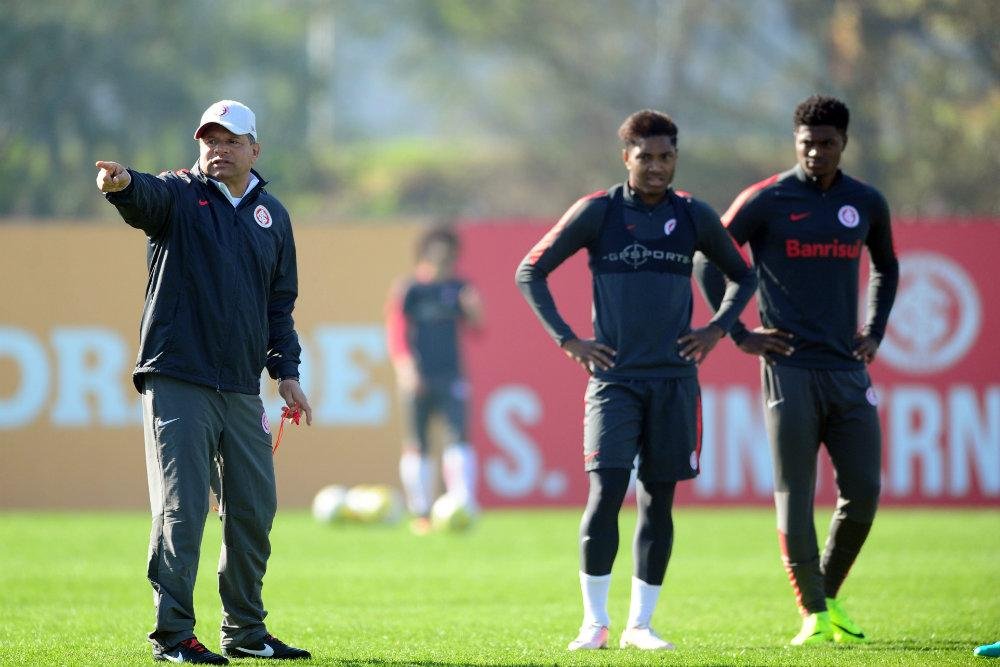 Na estreia de Roth, Inter precisa da vit&oacute;ria para se afastar do G4