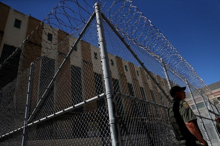 EUA transferem 15 detentos de Guant&aacute;namo para os Emirados &Aacute;rabes