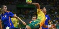 Brasil perde para Holanda e cai nas quartas do handebol feminino