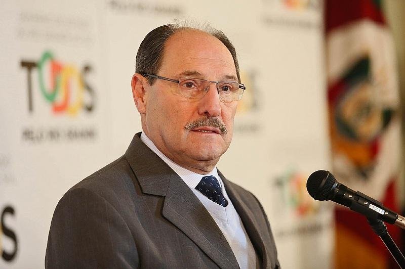 Parlamentares v&atilde;o se reunir com o presidente do TCE nesta quarta-feira para oficializar o pedido