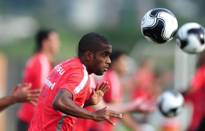 Fabinho admitiu que Inter ter&aacute; de ser mais ofensivo contra o S&atilde;o Paulo