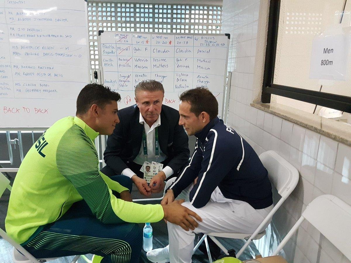 Thomaz Bach afirmou que atitude contra o franc&ecirc;s ap&oacute;s vit&oacute;ria de Thiago Braz foi "inaceit&aacute;vel para os Jogos"
