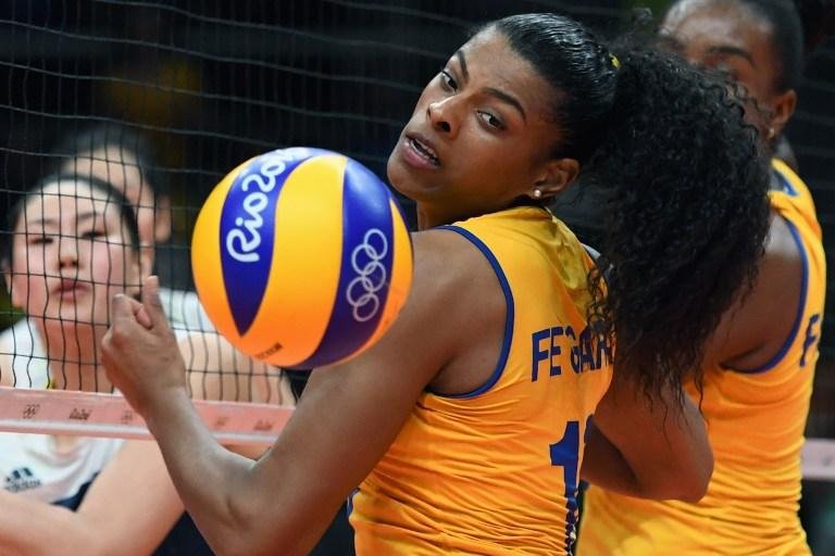 Brasil come&ccedil;ou ganhando com folga, mas sofreu a virada por 3 sets a 2
