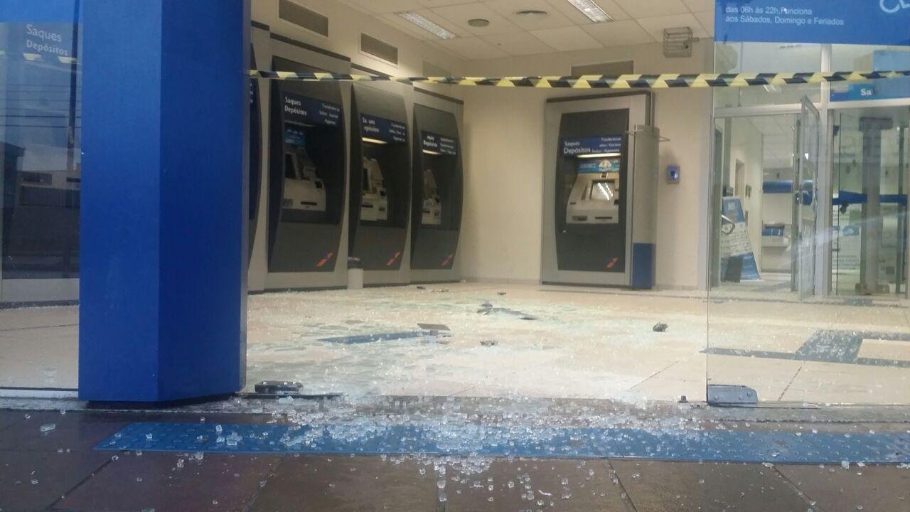 Ag&ecirc;ncia banc&aacute;ria &eacute; arrombada em Alvorada 