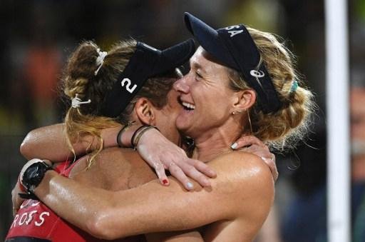 Americanas Kerri Walsh e April Ross levaram o bronze contra Larissa e Talita