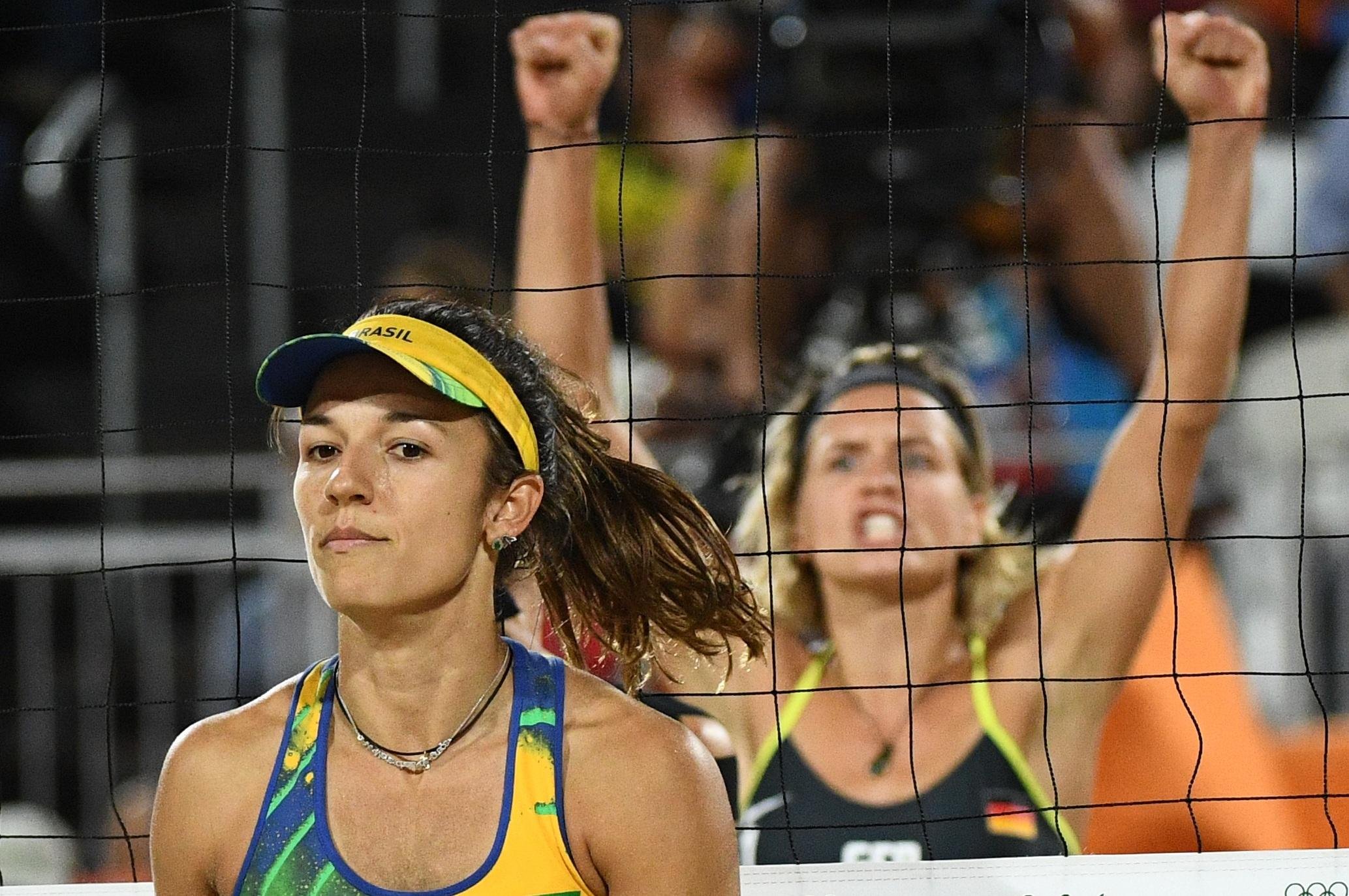 &Aacute;gatha e B&aacute;rbara deixaram Ludwig e Walkenhorst virarem dois sets e ficam com a prata