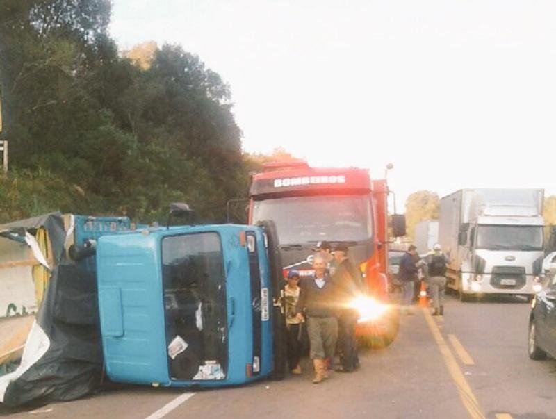 Dois carros e dois caminh&otilde;es colidiram na Rota do Sol no final da tarde desta quinta-feira