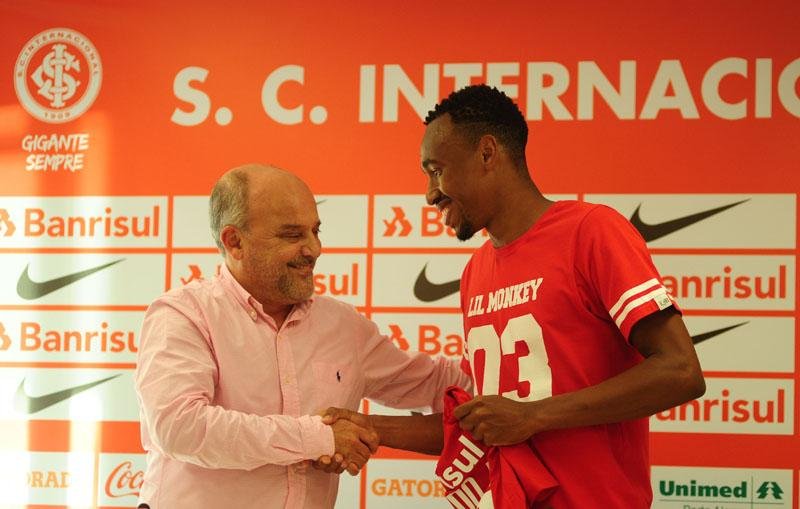 Eduardo foi apresentado nesta quinta como refor&ccedil;o do Inter