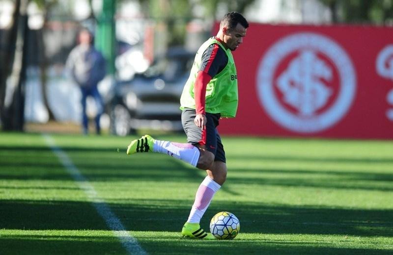 Cear&aacute; fez primeiro treino com forma&ccedil;&atilde;o de time no retorno ao Inter