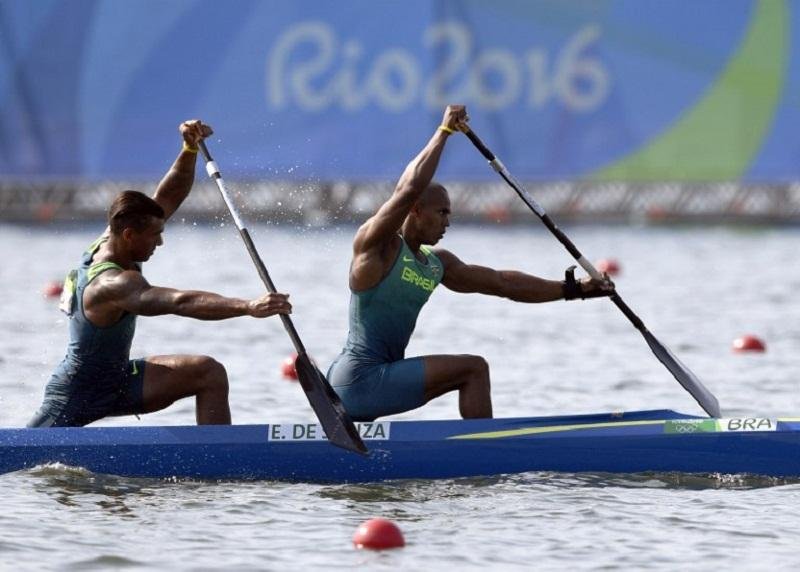 Isaquias Queiroz e Erlon de Souza avan&ccedil;am &agrave; final de duplas na canoagem velocidade