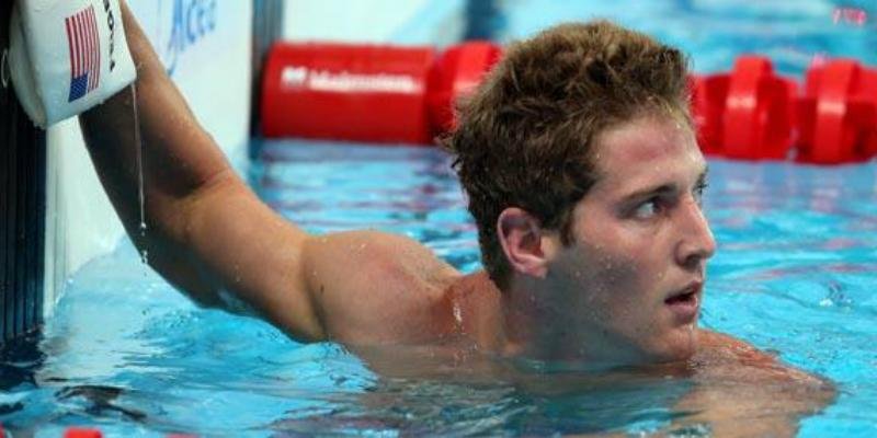 Nadador James Feigen paga R$ 35 mil e volta aos EUA