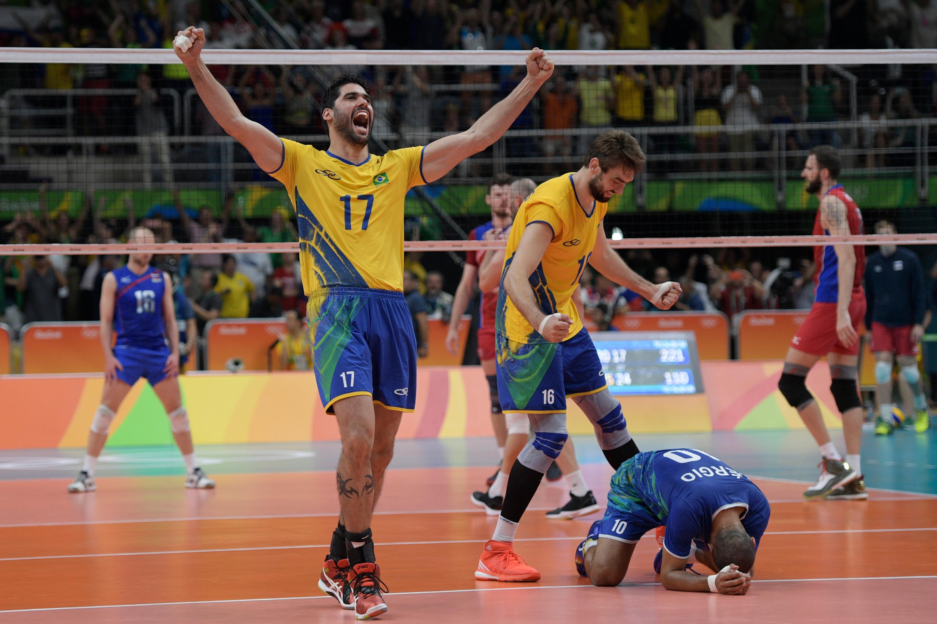 Comandados de Bernardinho cresceram muito na semifinal e fecharam por 3 sets a 0