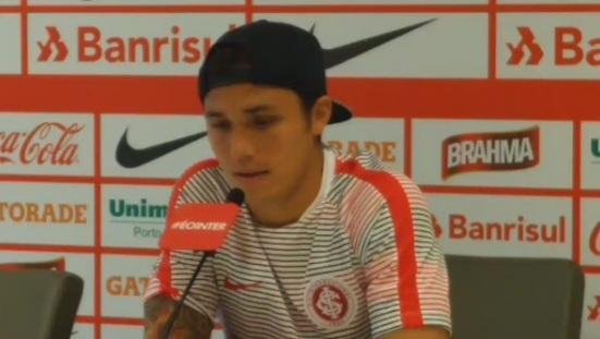 Meia do Inter concedeu coletiva ap&oacute;s treino deste s&aacute;bado