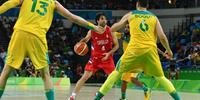 Grupo de nove pessoas tentava ver jogo de basquete entre Austrália e Sérvia