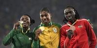 Semenya é ouro nos 800 m sete anos após polêmica sobre gênero