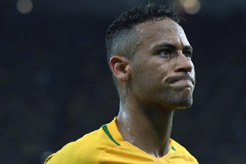 Ap&oacute;s conquista do ouro, Neymar discute com torcedor no Maracan&atilde;