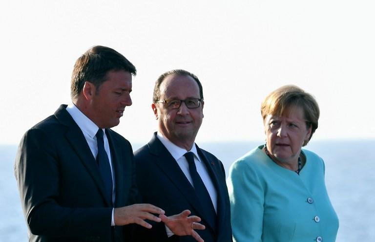 Matteo Renzi, Angela Merkel e Fran&ccedil;ois Hollande se reuniram na It&aacute;lia e fizeram um apelo para relan&ccedil;ar uma Europa em plena crise existencial