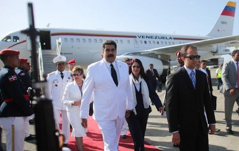 Maduro determina que funcion&aacute;rios opositores deixem governo