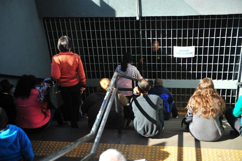 Trensurb suspende circula&ccedil;&atilde;o de trens ap&oacute;s ruptura de cabo	