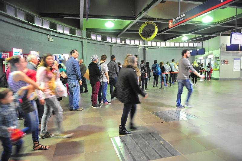 Conserto de cabo &eacute; conclu&iacute;do e Trensurb retoma servi&ccedil;o 
