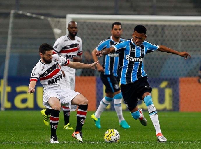 Ja&iacute;lson dever&aacute; ocupar vaga de Maicon contra o Atl&eacute;tico-PR