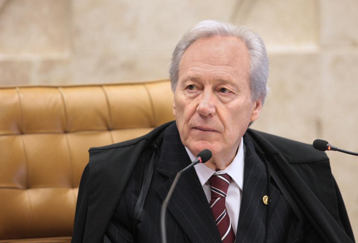 Lewandowski nega recurso de Dilma para anular pron&uacute;ncia do impeachment