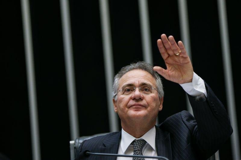 Presidente do Senado disse que ainda poder&aacute; estar fora do pa&iacute;s no dia 6, data anunciada antes