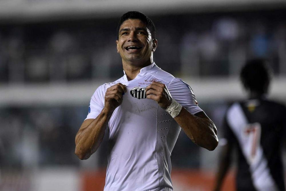 Com gols de Renato, Ricardo Oliveira e Lucas Lima, peixe venceu em casa