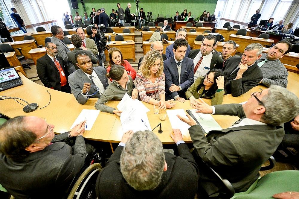 C&acirc;mara aprova parecer de projeto que regulamenta Uber em Porto Alegre