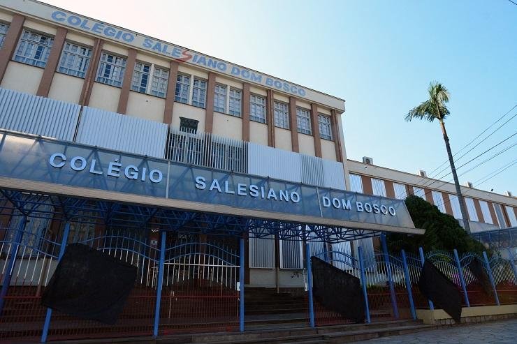 M&atilde;e de aluno foi assassinada nas proximidades de col&eacute;gio de Porto Alegre