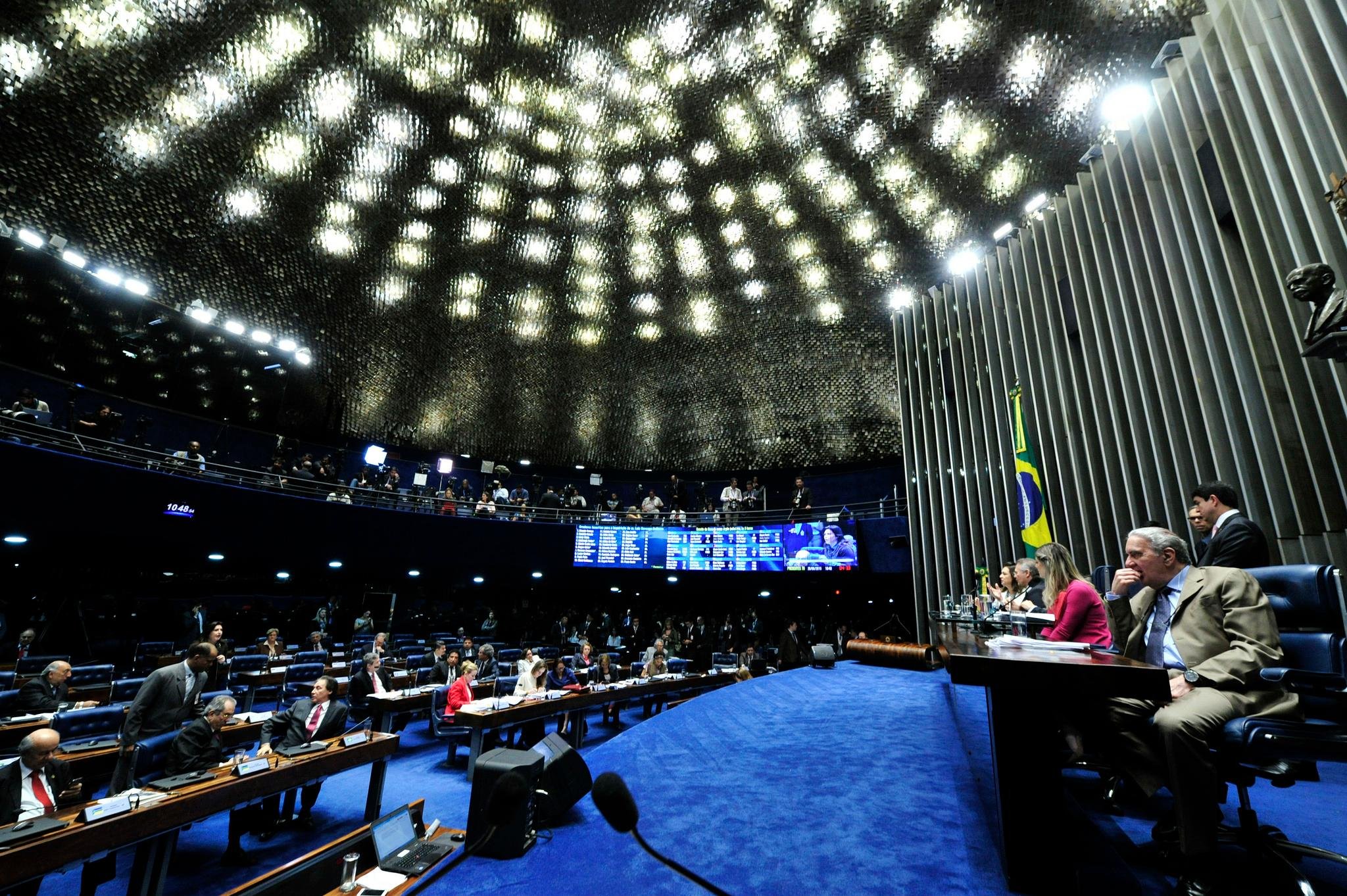 Senadores a favor do impeachment abrem m&atilde;o de perguntas para acelerar julgamento