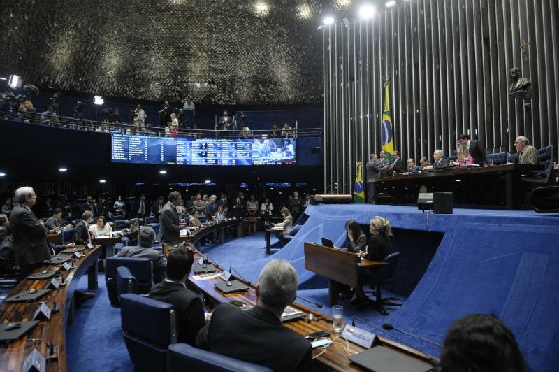 Ap&oacute;s manh&atilde; tensa, senadores come&ccedil;am a ouvir testemunhas de defesa