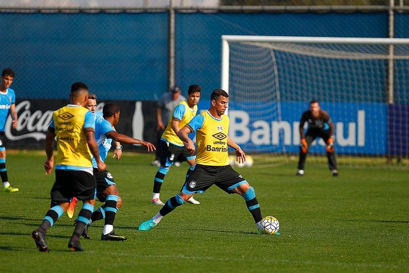 Maicon voltou a treinar normalmente ap&oacute;s les&atilde;o