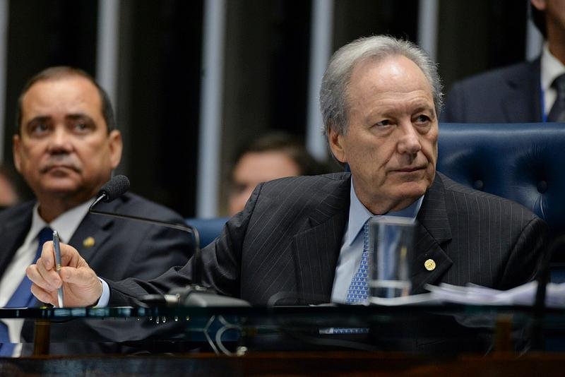 Lewandowski aceitou pedido da defesa de Dilma para adiar oitiva no processo de impeachment