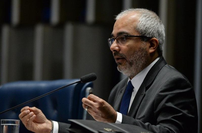 Professor de direito da UFRJ tamb&eacute;m citou estudos americanos que apontam uso do impeachment para "golpes brandos"