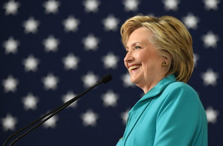Hillary Clinton se re&uacute;ne com servi&ccedil;os de Intelig&ecirc;ncia dos EUA