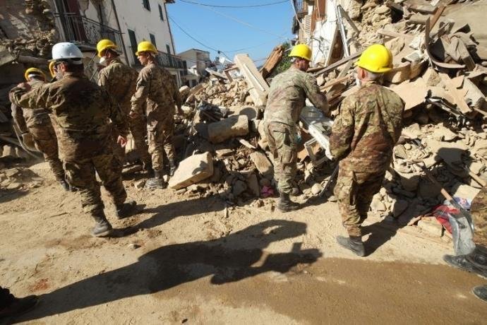 It&aacute;lia investiga se neglig&ecirc;ncia elevou n&uacute;mero de mortos em terremoto 