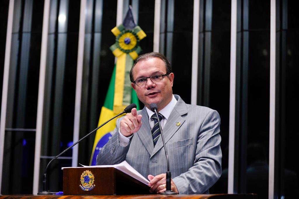 Com diverticulite, senador Wellington Fagundes n&atilde;o tem previs&atilde;o de alta