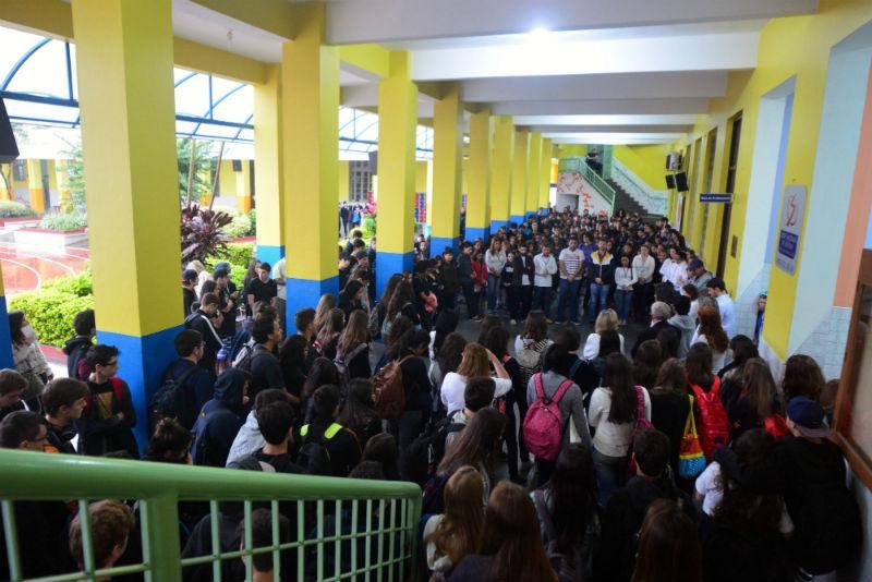 Ora&ccedil;&atilde;o e minuto de sil&ecirc;ncio marcam volta &agrave;s aulas de alunos do Dom Bosco 